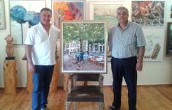 Ο γιατρός και ερασιτέχνης ζωγράφος Στέλιος Γιαννάκος δωρίζει έναν πίνακά του στην Πινακοθήκη μας (30-8-2016). 