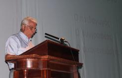Ο Γιάννης Χατζηβασιλείου, επίτιμος πρόεδρος του ΦΣΑ και διευθυντής του περιοδικού "Αγιάσος", ήταν ο κεντρικός ομιλητής της εκδήλωσης (9-8-2016). 